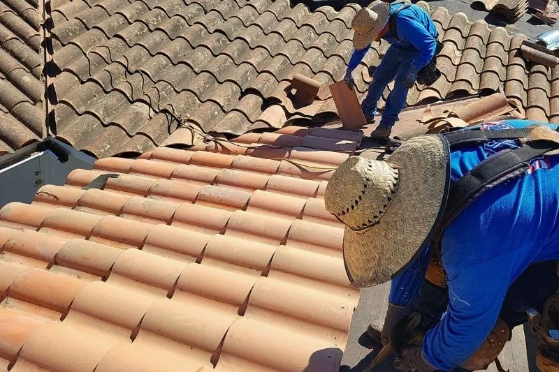 Roofer in Canoga Park California